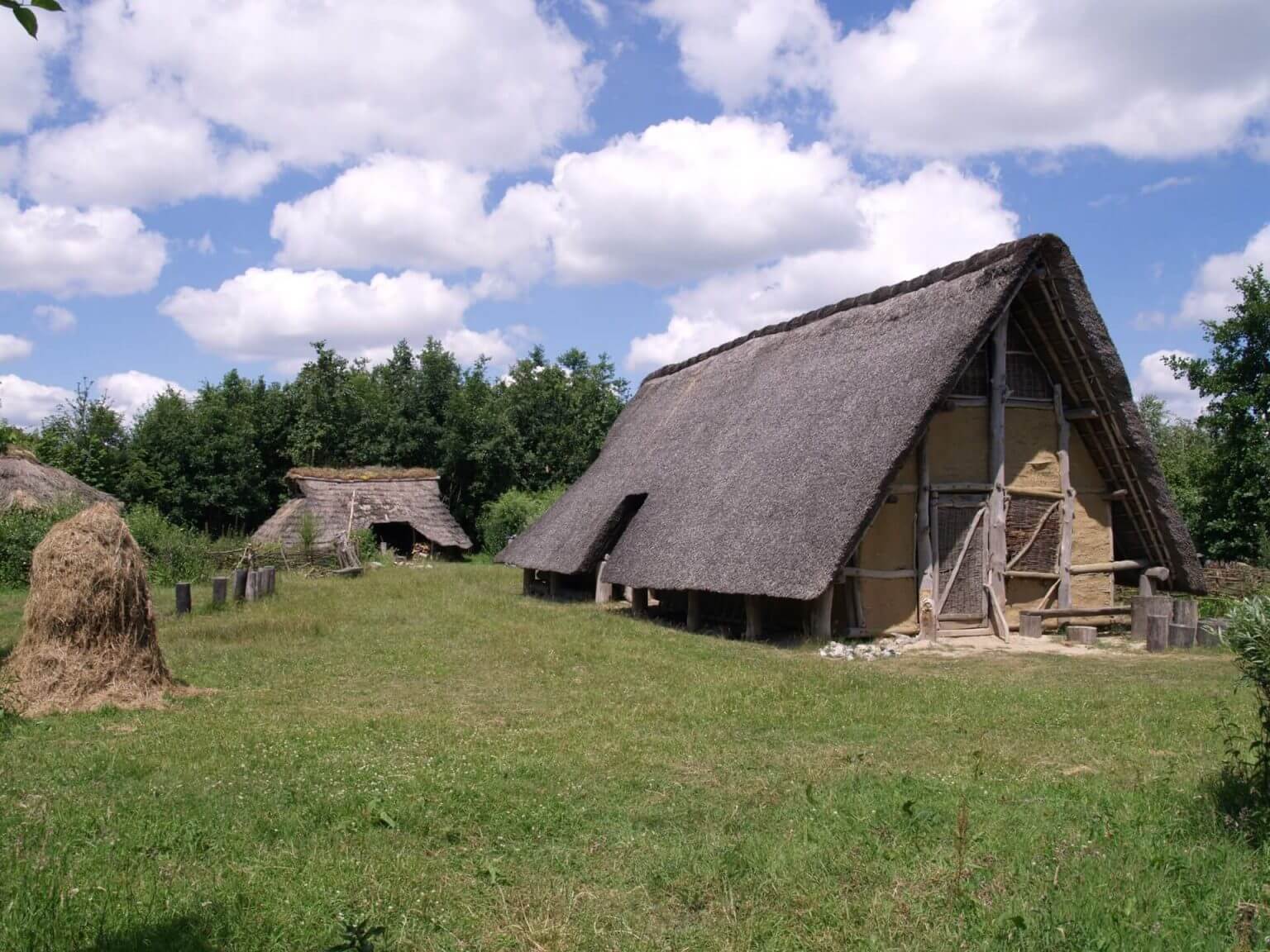 1920Erf-Ijzertijdboerderij-1536×1152